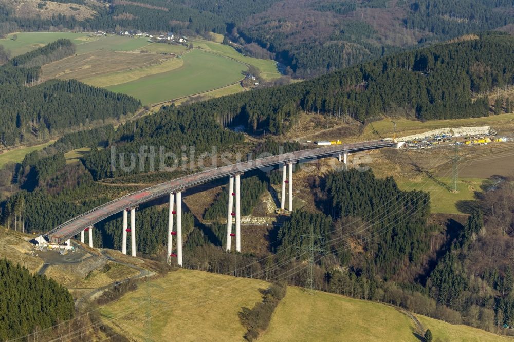 Bestwig von oben - Neubau der Talbrücke Nuttlar der BAB Bundesautobahn A46 bei Bestwig in Nordrhein-Westfalen