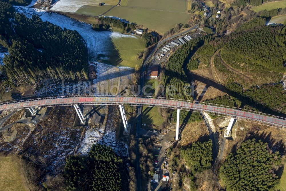 Bestwig aus der Vogelperspektive: Neubau der Talbrücke Nuttlar der BAB Bundesautobahn A46 bei Bestwig in Nordrhein-Westfalen