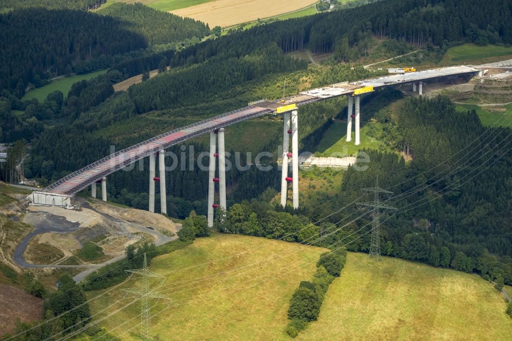 Luftbild Bestwig - Neubau der Talbrücke Nuttlar der BAB Bundesautobahn A46 bei Bestwig in Nordrhein-Westfalen