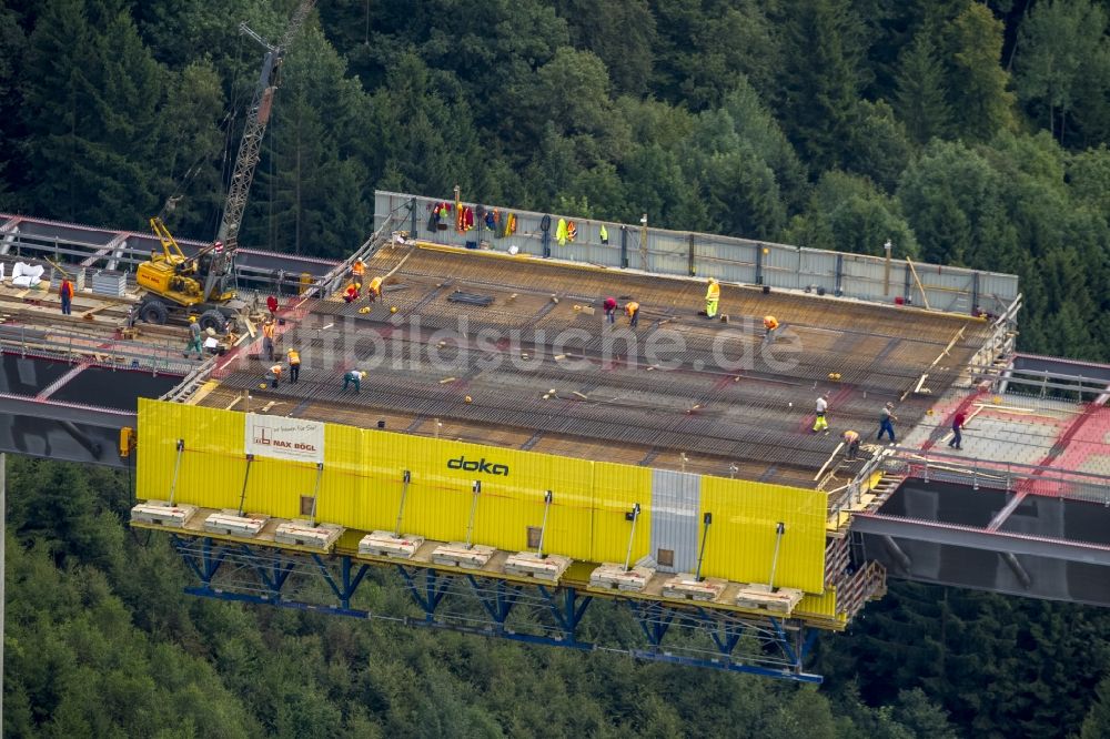 Bestwig von oben - Neubau der Talbrücke Nuttlar der BAB Bundesautobahn A46 bei Bestwig in Nordrhein-Westfalen