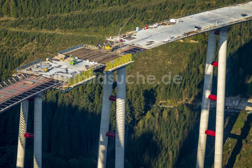 Bestwig von oben - Neubau der Talbrücke Nuttlar der BAB Bundesautobahn A46 bei Bestwig in Nordrhein-Westfalen