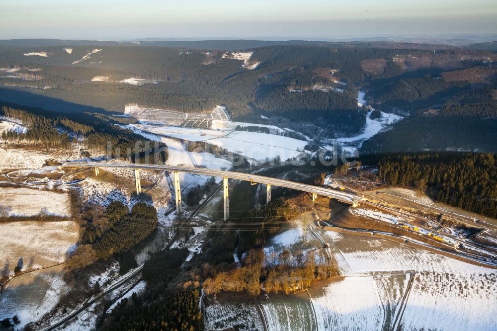 Luftbild Bestwig - Neubau der Talbrücke Nuttlar der BAB Bundesautobahn A46 bei Bestwig in Nordrhein-Westfalen