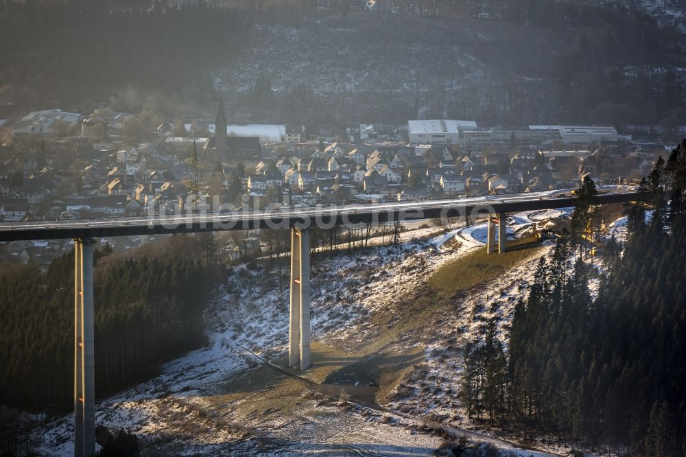 Luftaufnahme Bestwig - Neubau der Talbrücke Nuttlar der BAB Bundesautobahn A46 bei Bestwig in Nordrhein-Westfalen