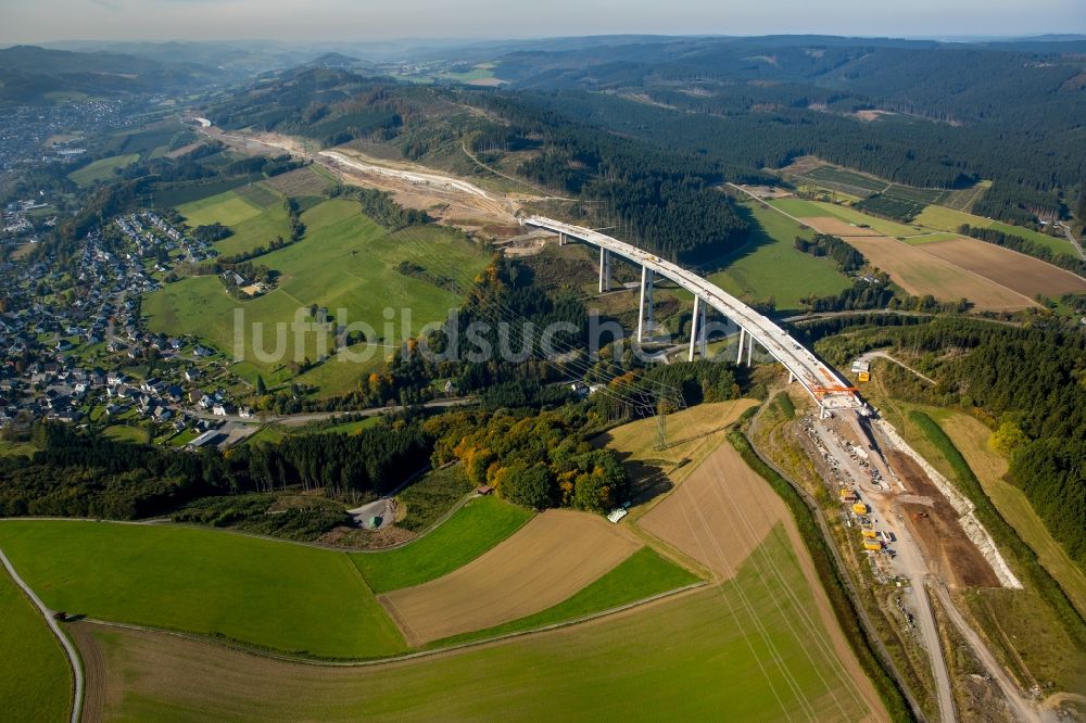 Bestwig von oben - Neubau der Talbrücke Nuttlar der BAB Bundesautobahn A46 bei Bestwig in Nordrhein-Westfalen