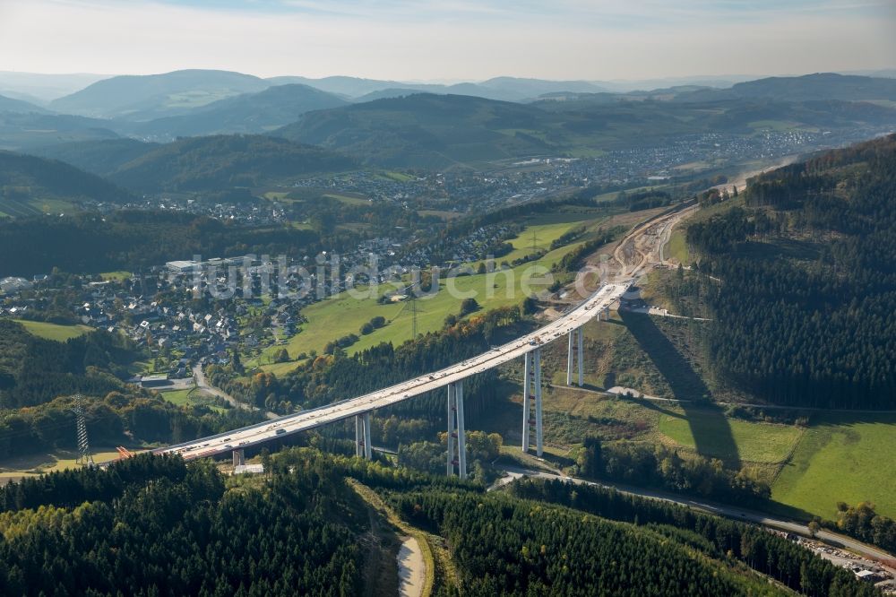 Luftbild Bestwig - Neubau der Talbrücke Nuttlar der BAB Bundesautobahn A46 bei Bestwig in Nordrhein-Westfalen