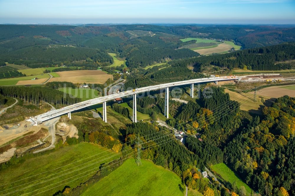 Luftbild Bestwig - Neubau der Talbrücke Nuttlar der BAB Bundesautobahn A46 bei Bestwig in Nordrhein-Westfalen