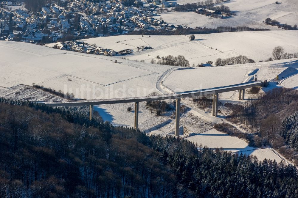 Bestwig von oben - Neubau der Talbrücke Nuttlar der BAB Bundesautobahn A46 bei Bestwig in Nordrhein-Westfalen