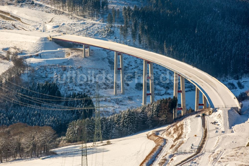 Luftaufnahme Bestwig - Neubau der Talbrücke Nuttlar der BAB Bundesautobahn A46 bei Bestwig in Nordrhein-Westfalen