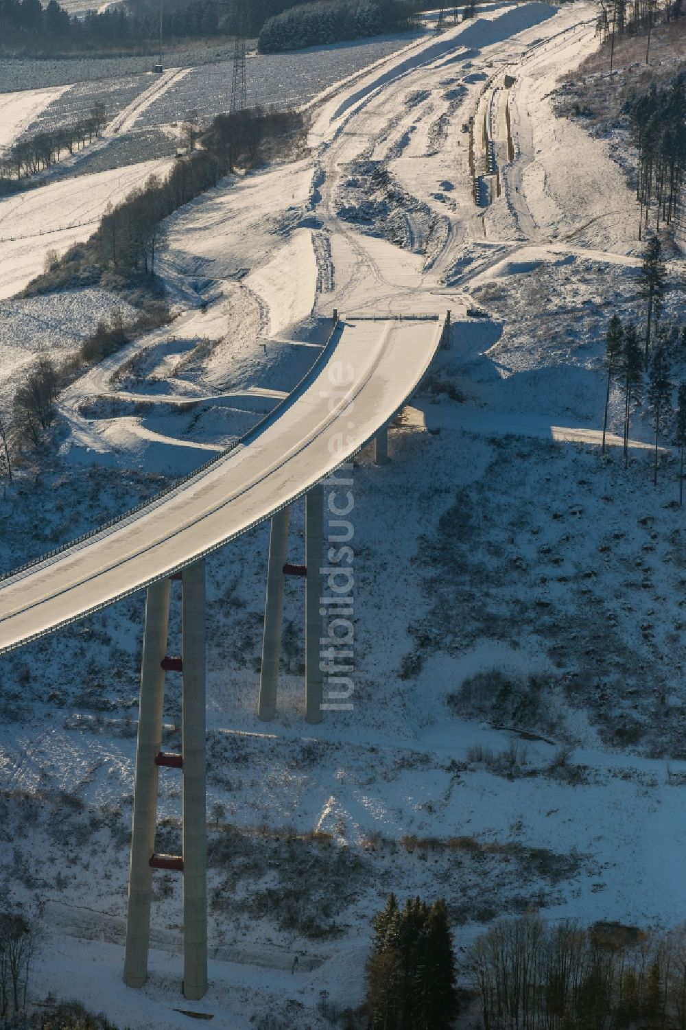 Luftbild Bestwig - Neubau der Talbrücke Nuttlar der BAB Bundesautobahn A46 bei Bestwig in Nordrhein-Westfalen