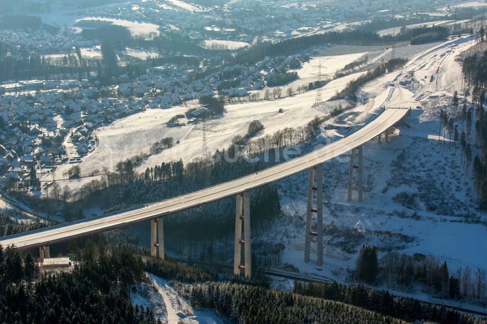 Luftaufnahme Bestwig - Neubau der Talbrücke Nuttlar der BAB Bundesautobahn A46 bei Bestwig in Nordrhein-Westfalen