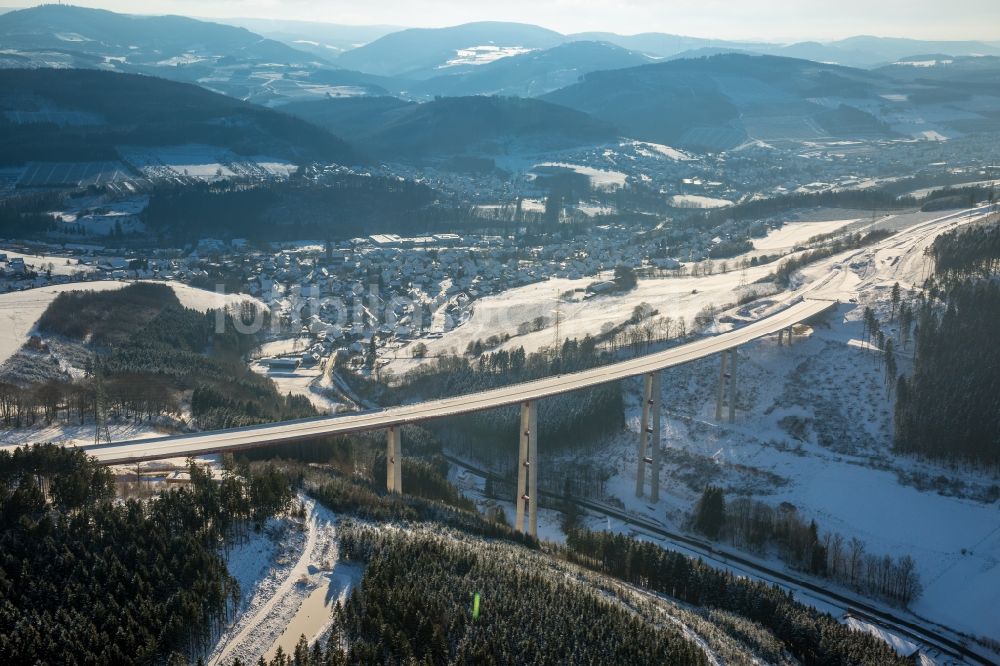 Bestwig von oben - Neubau der Talbrücke Nuttlar der BAB Bundesautobahn A46 bei Bestwig in Nordrhein-Westfalen