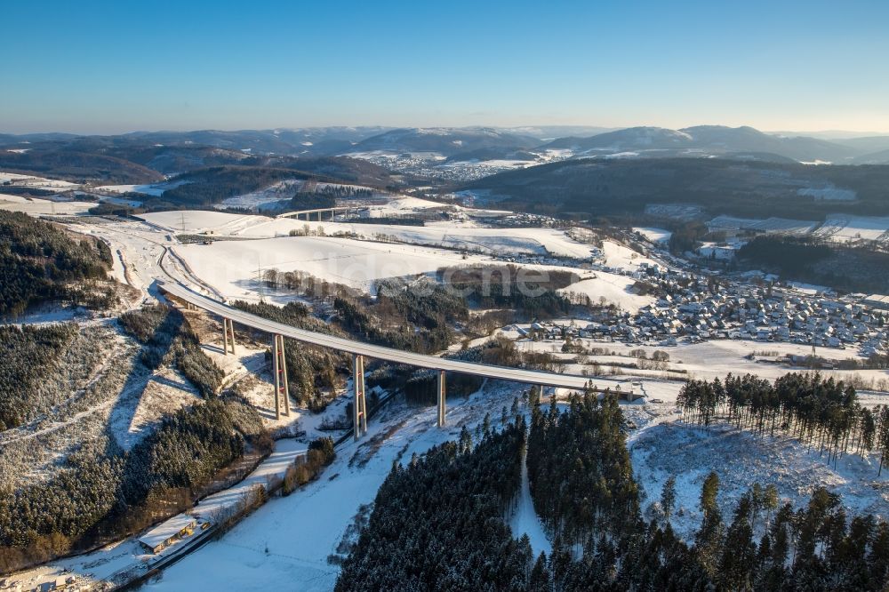 Luftbild Bestwig - Neubau der Talbrücke Nuttlar der BAB Bundesautobahn A46 bei Bestwig in Nordrhein-Westfalen