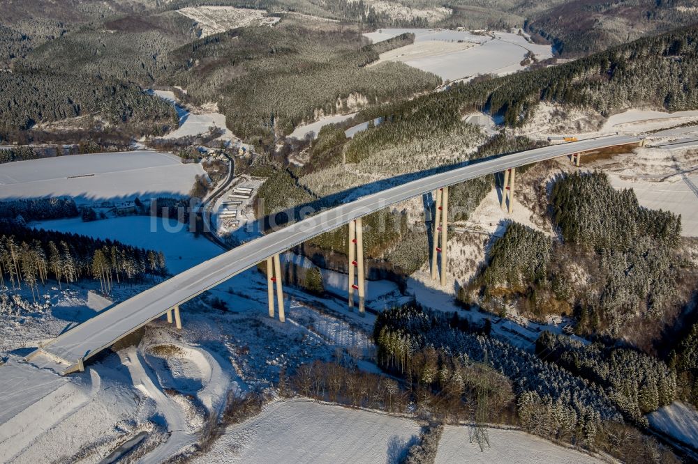 Bestwig von oben - Neubau der Talbrücke Nuttlar der BAB Bundesautobahn A46 bei Bestwig in Nordrhein-Westfalen