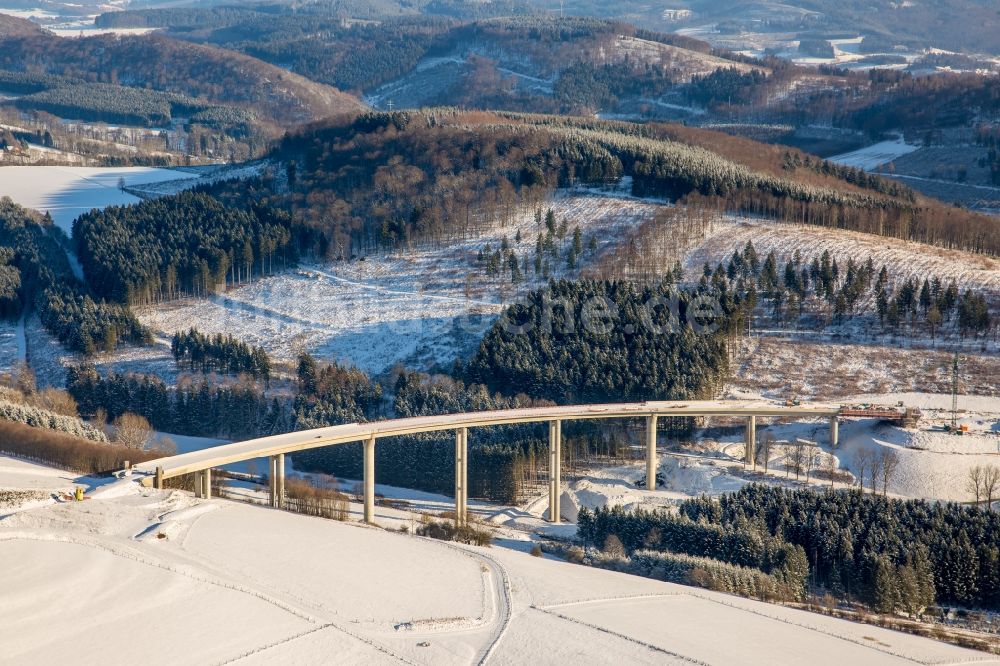 Luftbild Bestwig - Neubau der Talbrücke Nuttlar der BAB Bundesautobahn A46 bei Bestwig in Nordrhein-Westfalen