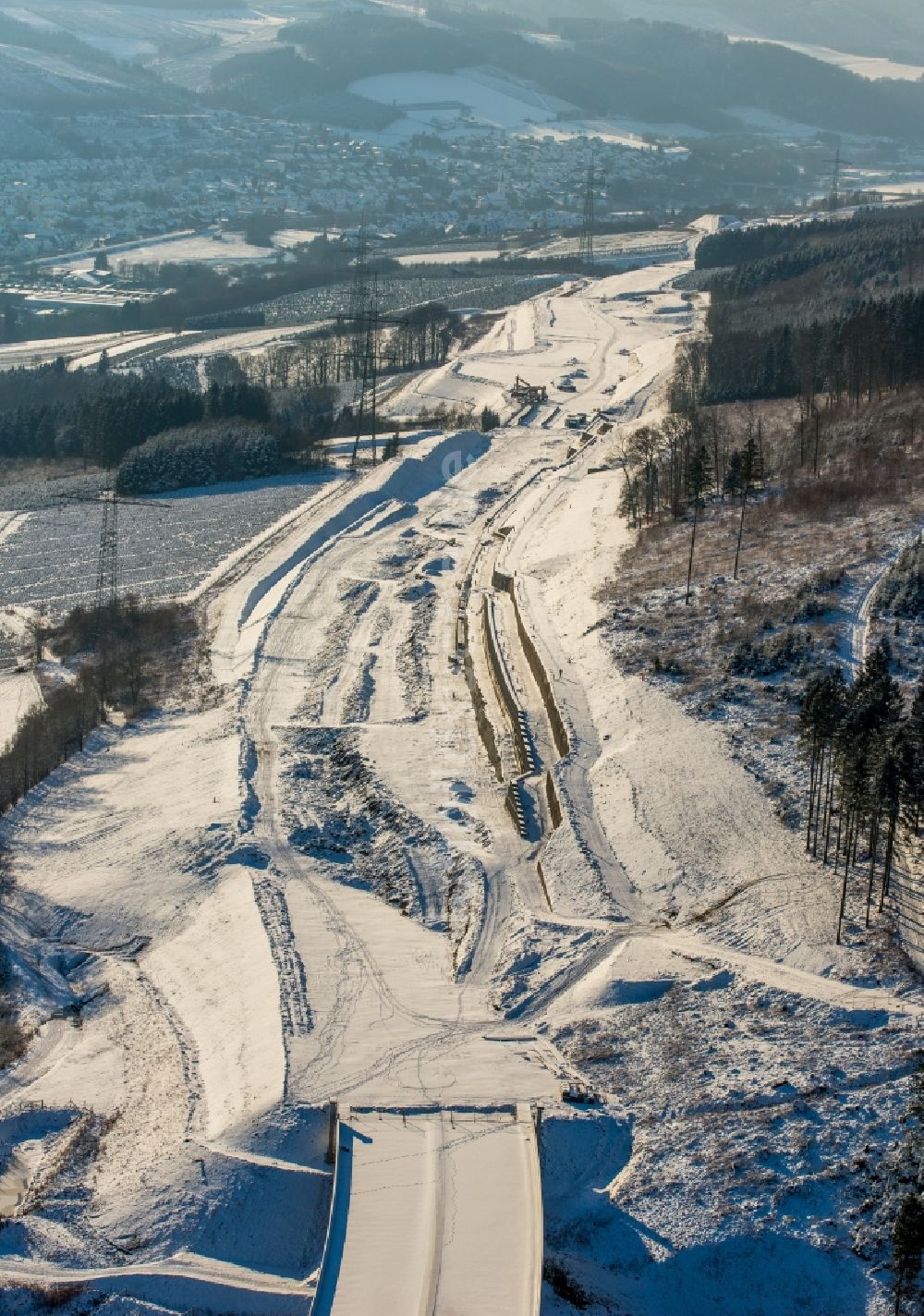 Bestwig aus der Vogelperspektive: Neubau der Talbrücke Nuttlar der BAB Bundesautobahn A46 bei Bestwig in Nordrhein-Westfalen