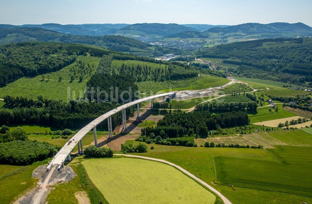 Luftbild Bestwig - Neubau der Talbrücke Nuttlar der BAB Bundesautobahn A46 bei Bestwig in Nordrhein-Westfalen