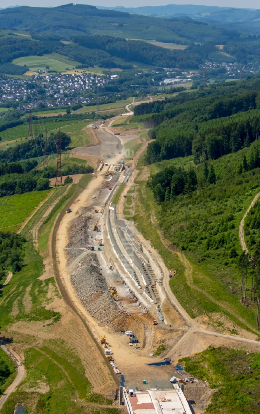 Luftbild Bestwig - Neubau der Talbrücke Nuttlar der BAB Bundesautobahn A46 bei Bestwig in Nordrhein-Westfalen