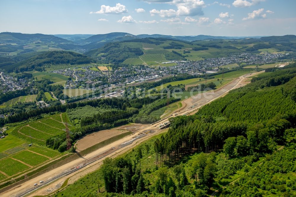 Luftbild Bestwig - Neubau der Talbrücke Nuttlar der BAB Bundesautobahn A46 bei Bestwig in Nordrhein-Westfalen