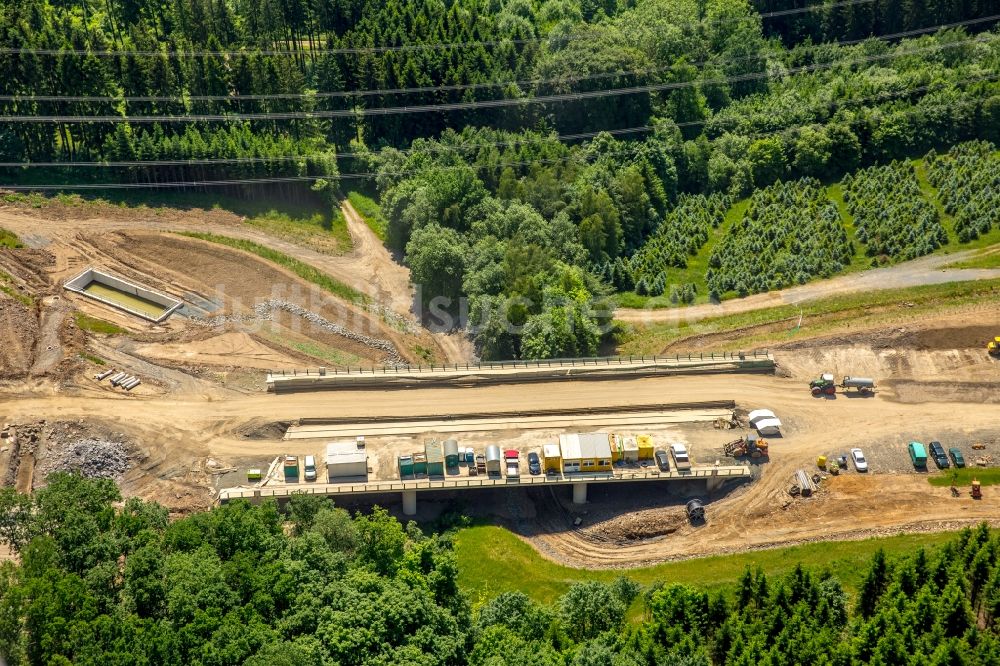 Luftaufnahme Bestwig - Neubau der Talbrücke Nuttlar der BAB Bundesautobahn A46 bei Bestwig in Nordrhein-Westfalen