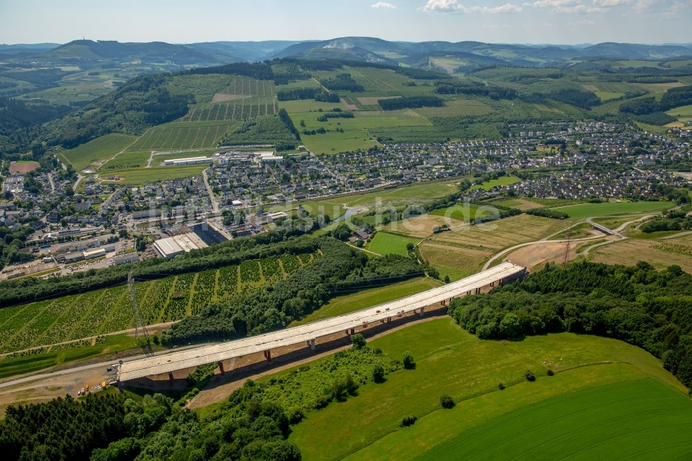 Bestwig von oben - Neubau der Talbrücke Nuttlar der BAB Bundesautobahn A46 bei Bestwig in Nordrhein-Westfalen