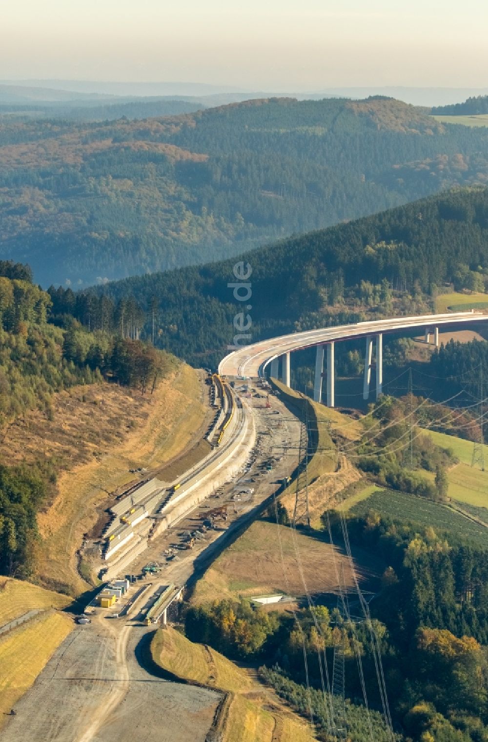 Luftbild Bestwig - Neubau der Talbrücke Nuttlar der BAB Bundesautobahn A46 bei Bestwig in Nordrhein-Westfalen