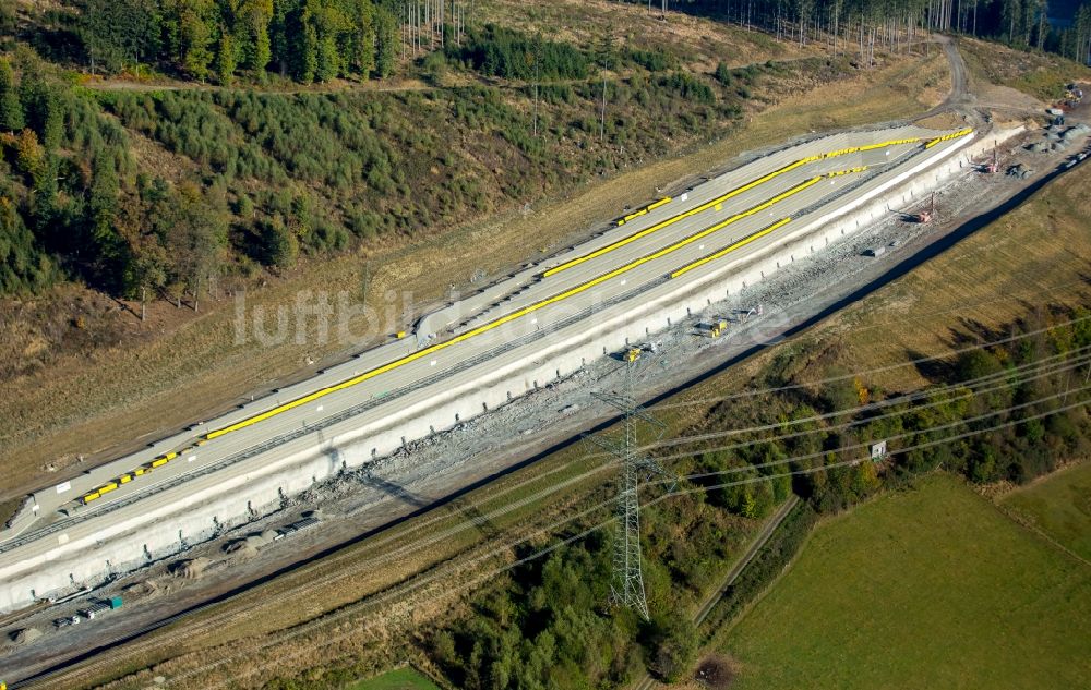 Bestwig von oben - Neubau der Talbrücke Nuttlar der BAB Bundesautobahn A46 bei Bestwig in Nordrhein-Westfalen