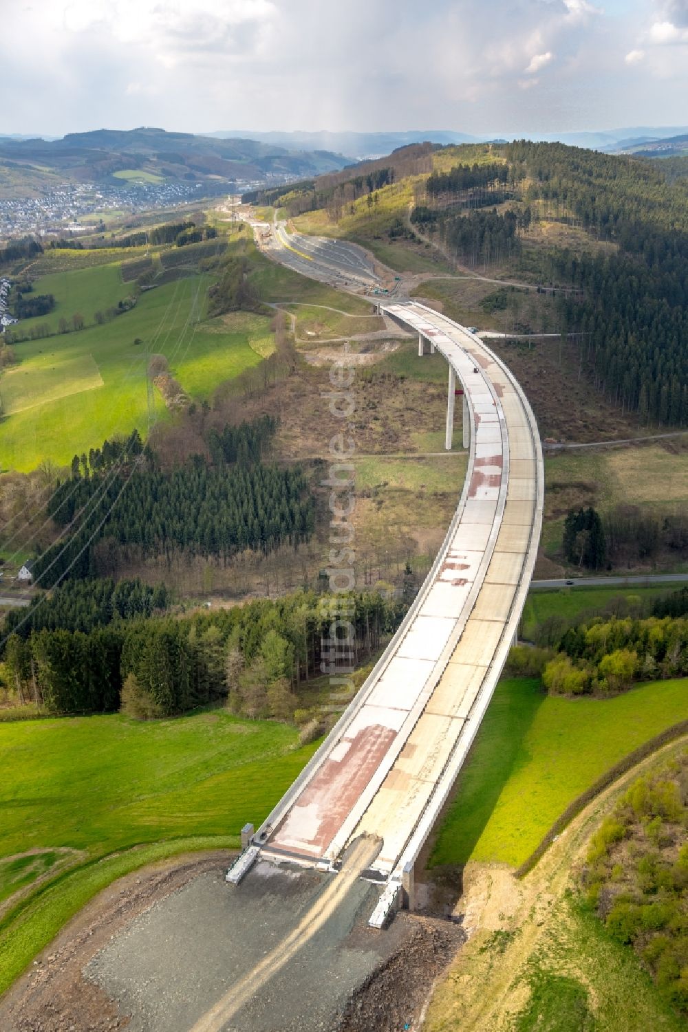 Luftaufnahme Bestwig - Neubau der Talbrücke Nuttlar der BAB Bundesautobahn A46 bei Bestwig in Nordrhein-Westfalen