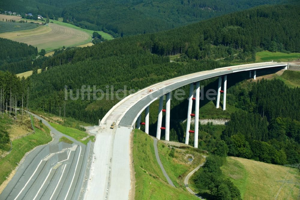 Luftbild Bestwig - Neubau der Talbrücke Nuttlar der BAB Bundesautobahn A46 bei Bestwig in Nordrhein-Westfalen