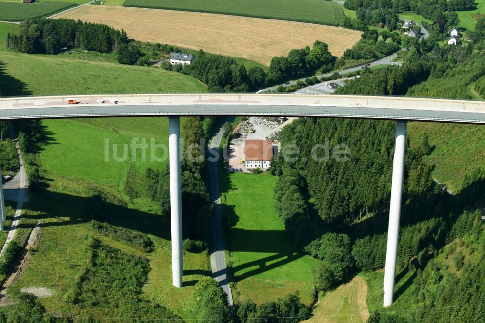 Bestwig aus der Vogelperspektive: Neubau der Talbrücke Nuttlar der BAB Bundesautobahn A46 bei Bestwig in Nordrhein-Westfalen