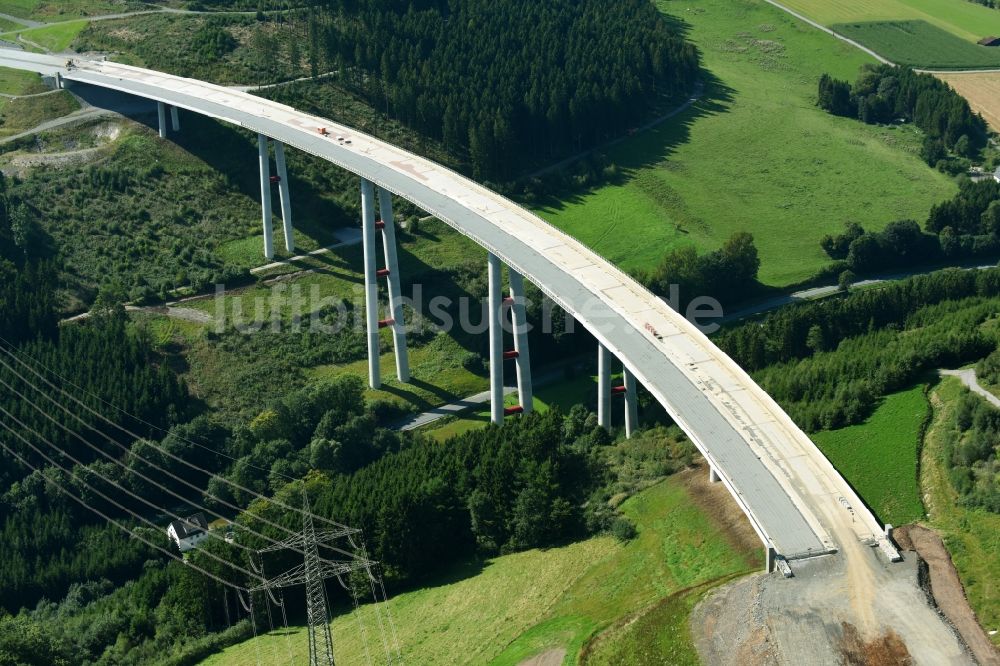 Bestwig von oben - Neubau der Talbrücke Nuttlar der BAB Bundesautobahn A46 bei Bestwig in Nordrhein-Westfalen