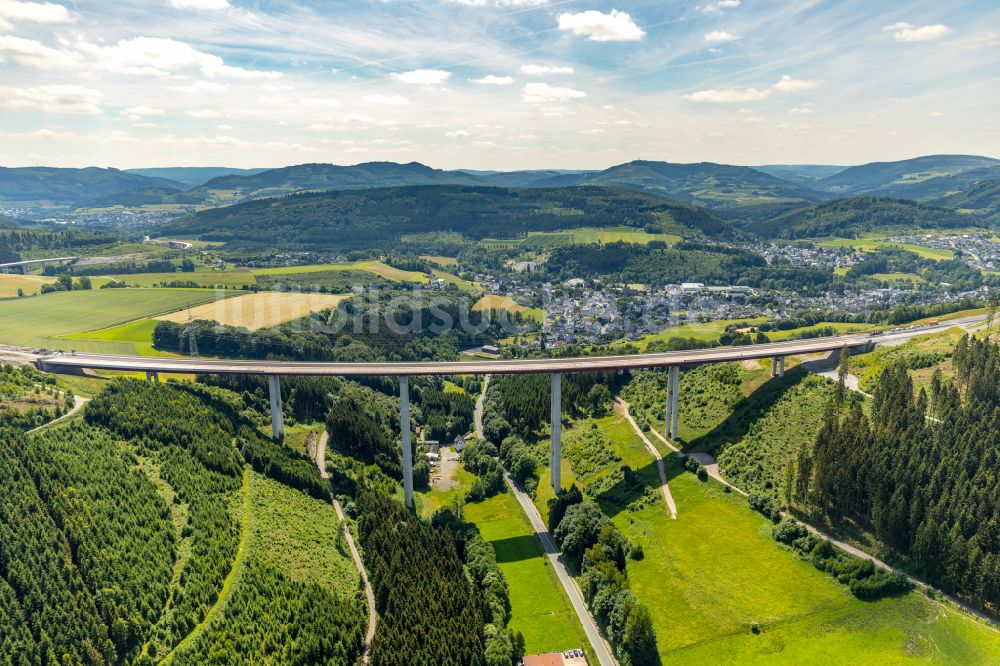 Bestwig von oben - Neubau der Talbrücke Nuttlar der BAB Bundesautobahn A46 bei Bestwig in Nordrhein-Westfalen