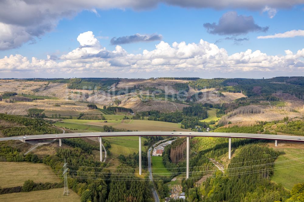 Bestwig von oben - Neubau der Talbrücke Nuttlar der BAB Bundesautobahn A46 bei Bestwig in Nordrhein-Westfalen