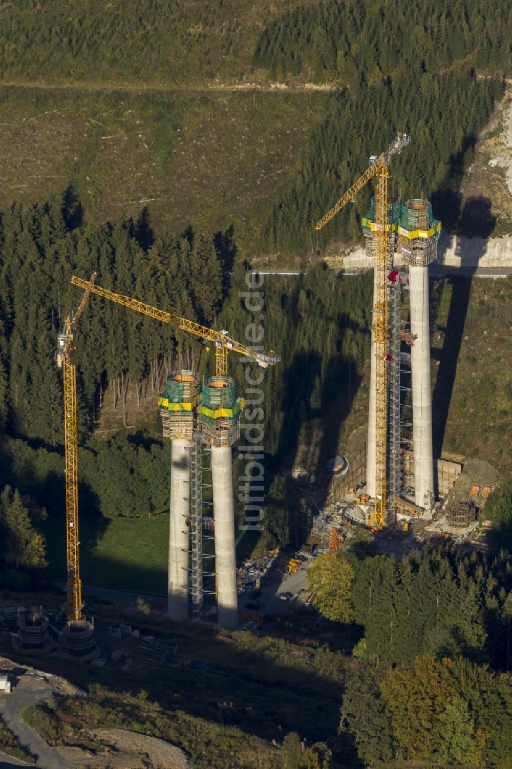 Bestwig von oben - Neubau der Talbrücke Nuttlar im zuge des Lückenschlußes der A46 zwischen Nuttlar und Bestwig bei Bestwig im Bundesland Nordrhein-Westfalen