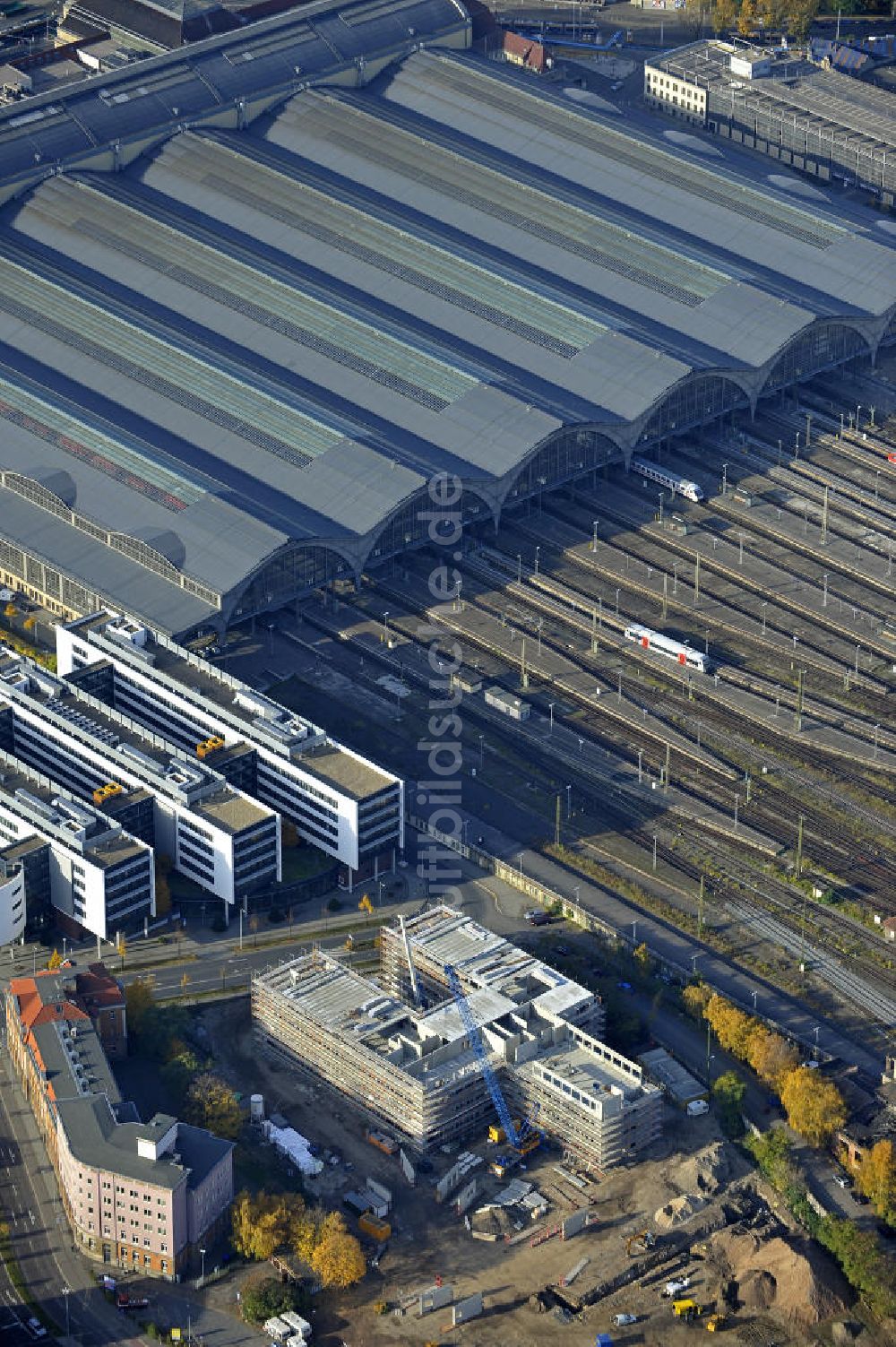 Leipzig aus der Vogelperspektive: Neubau Telekom Service Center und Hauptbahnhof Leipzig