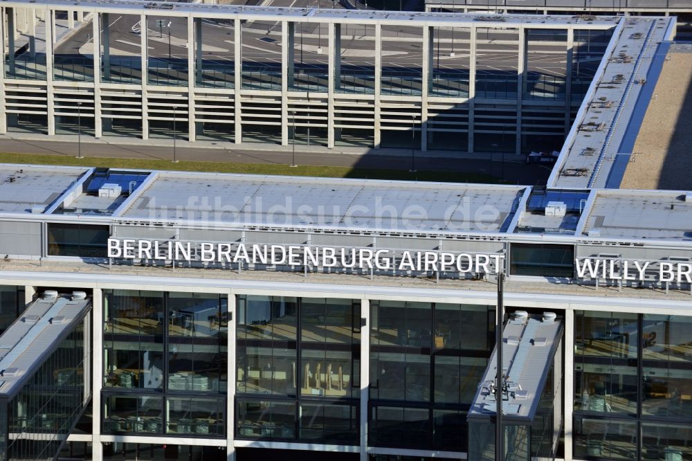 Schönefeld aus der Vogelperspektive: Neubau- Terminal- Gelände des neuen Flughafens BER / BBI BERLIN BRANDENBURG AIRPORT Willi Brandt in Schönefeld im Bundesland Brandenburg