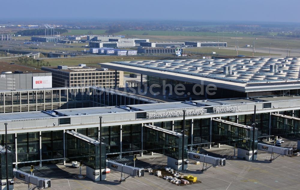 Luftbild Schönefeld - Neubau- Terminal- Gelände des neuen Flughafens BER / BBI BERLIN BRANDENBURG AIRPORT Willi Brandt in Schönefeld im Bundesland Brandenburg