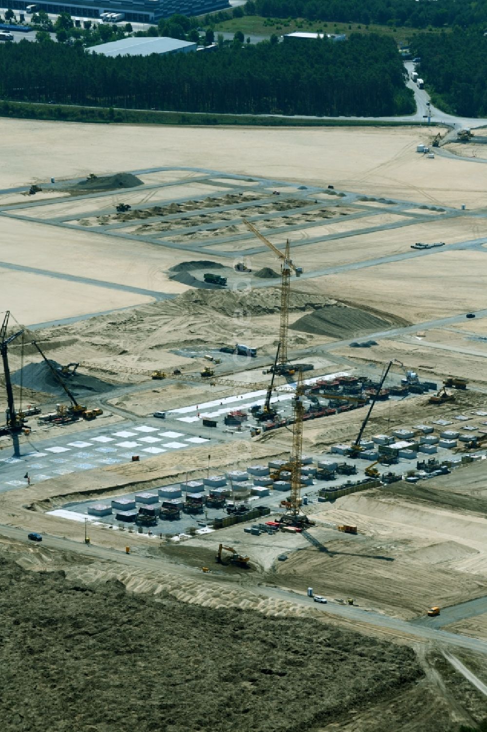 Grünheide (Mark) aus der Vogelperspektive: Neubau der Tesla Gigafactory 4 im Ortsteil Freienbrink in Grünheide (Mark) im Bundesland Brandenburg, Deutschland