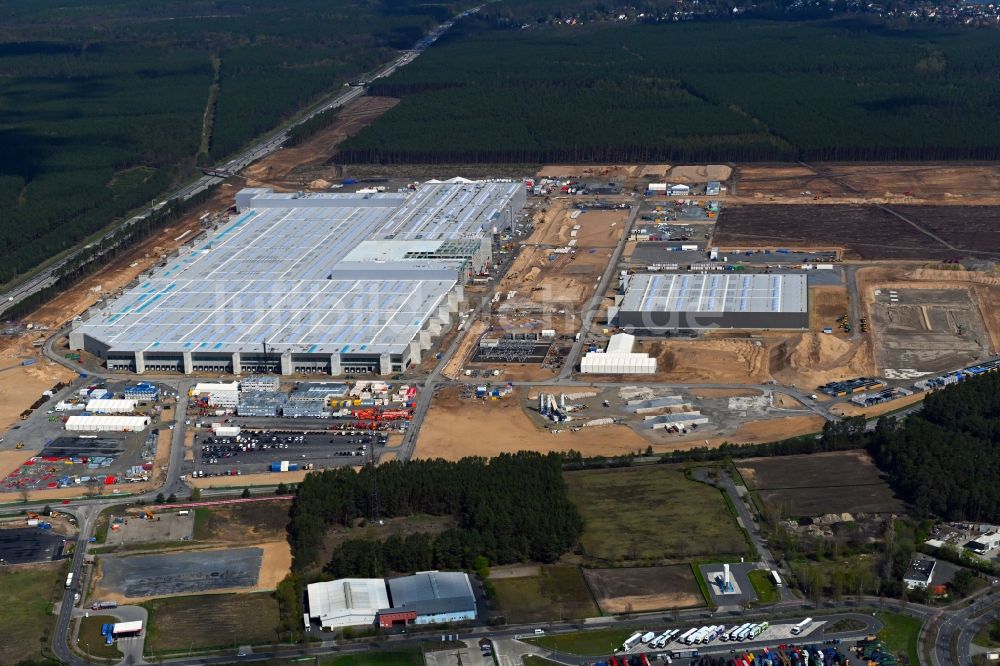 Luftaufnahme Grünheide (Mark) - Neubau der Tesla Gigafactory 4 im Ortsteil Freienbrink in Grünheide (Mark) im Bundesland Brandenburg, Deutschland