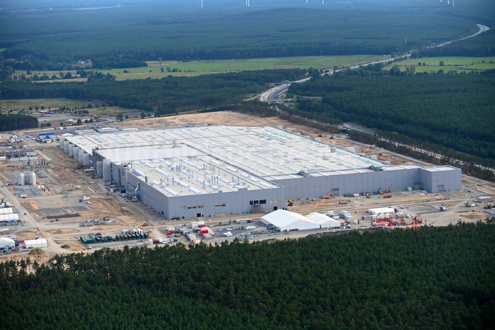 Grünheide (Mark) aus der Vogelperspektive: Neubau der Tesla Gigafactory 4 im Ortsteil Freienbrink in Grünheide (Mark) im Bundesland Brandenburg, Deutschland