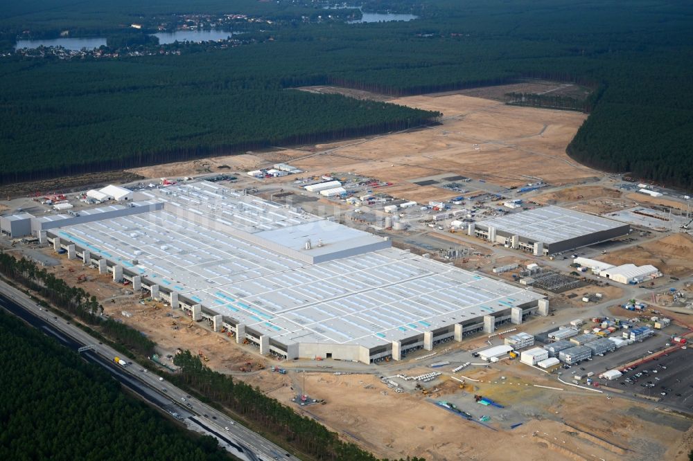 Grünheide (Mark) aus der Vogelperspektive: Neubau der Tesla Gigafactory 4 im Ortsteil Freienbrink in Grünheide (Mark) im Bundesland Brandenburg, Deutschland