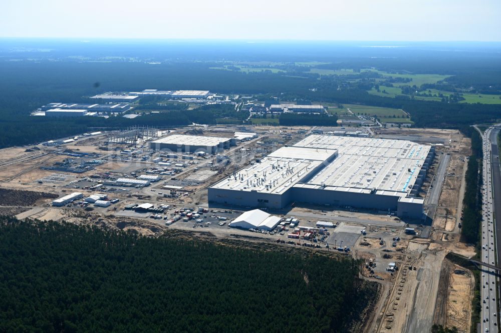 Grünheide (Mark) aus der Vogelperspektive: Neubau der Tesla Gigafactory 4 im Ortsteil Freienbrink in Grünheide (Mark) im Bundesland Brandenburg, Deutschland