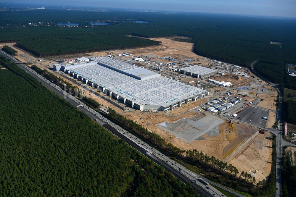 Grünheide (Mark) aus der Vogelperspektive: Neubau der Tesla Gigafactory 4 im Ortsteil Freienbrink in Grünheide (Mark) im Bundesland Brandenburg, Deutschland