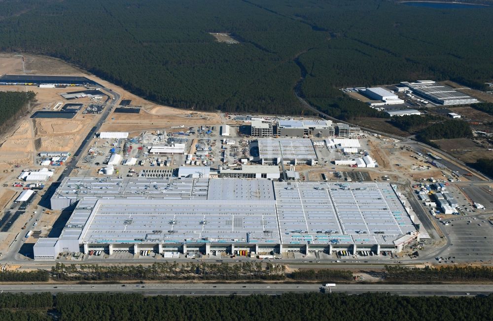 Grünheide (Mark) von oben - Neubau der Tesla Gigafactory 4 im Ortsteil Freienbrink in Grünheide (Mark) im Bundesland Brandenburg, Deutschland