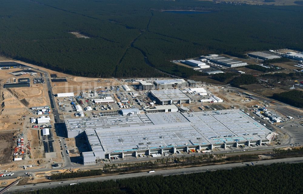 Grünheide (Mark) aus der Vogelperspektive: Neubau der Tesla Gigafactory 4 im Ortsteil Freienbrink in Grünheide (Mark) im Bundesland Brandenburg, Deutschland