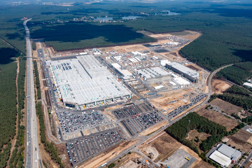 tesla brandenburg factory tour