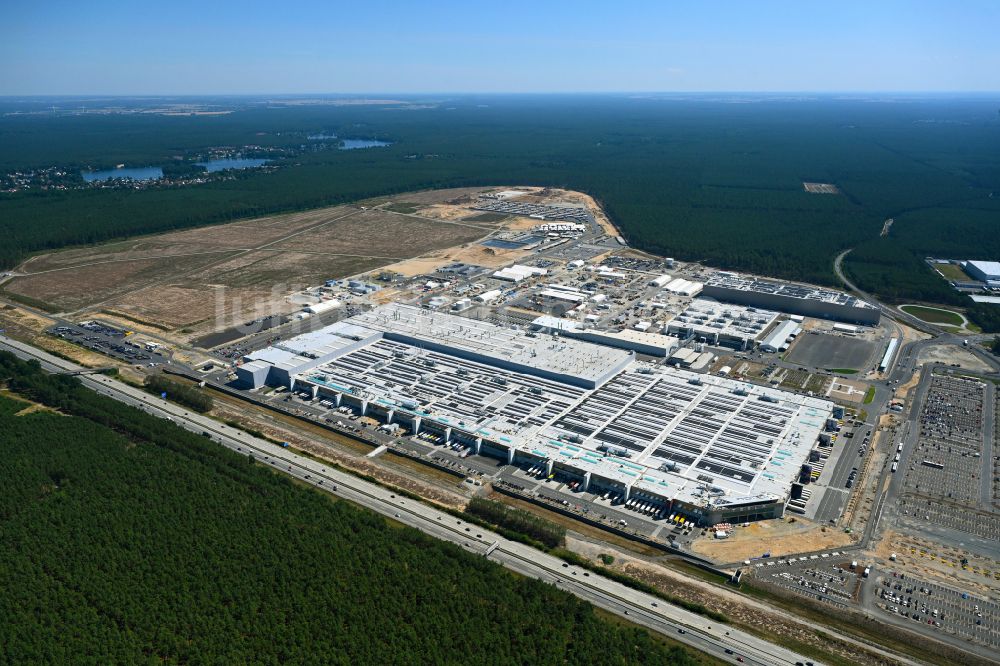 Luftaufnahme Grünheide (Mark) - Neubau der Tesla Gigafactory 4 im Ortsteil Freienbrink in Grünheide (Mark) im Bundesland Brandenburg, Deutschland