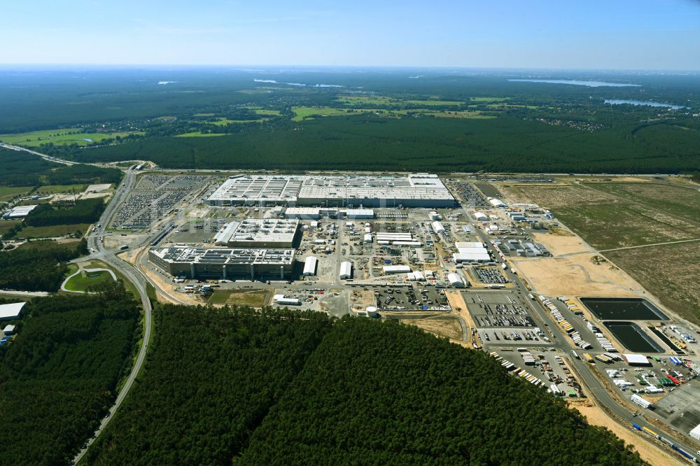 Luftaufnahme Grünheide (Mark) - Neubau der Tesla Gigafactory 4 im Ortsteil Freienbrink in Grünheide (Mark) im Bundesland Brandenburg, Deutschland