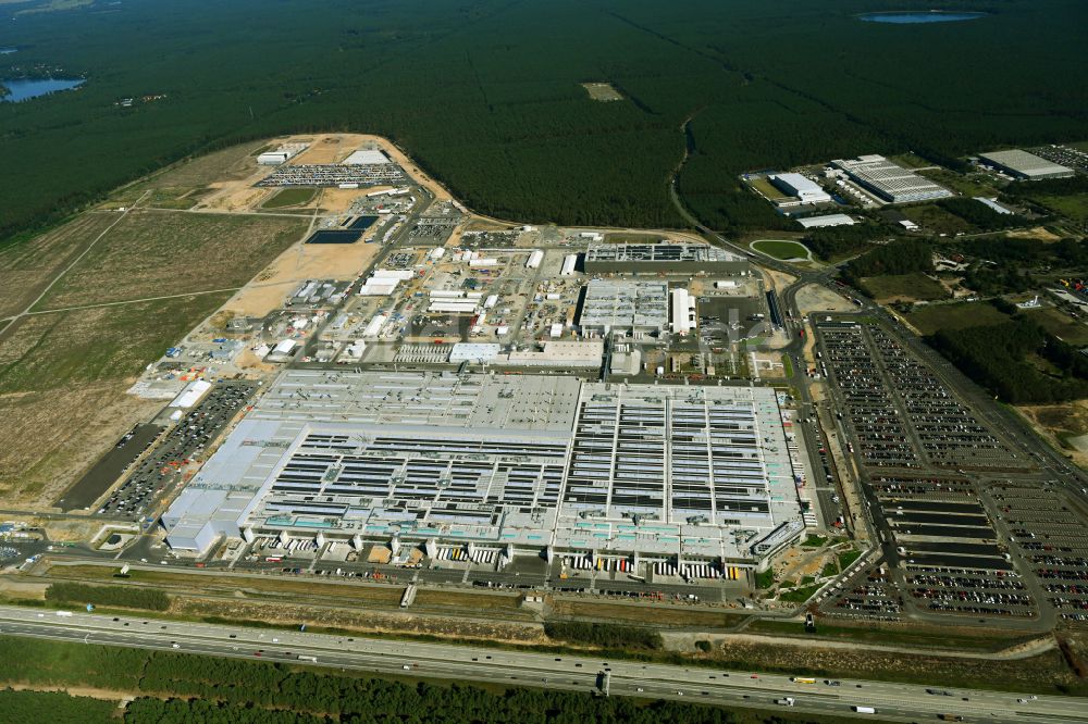 Grünheide (Mark) aus der Vogelperspektive: Neubau der Tesla Gigafactory 4 im Ortsteil Freienbrink in Grünheide (Mark) im Bundesland Brandenburg, Deutschland