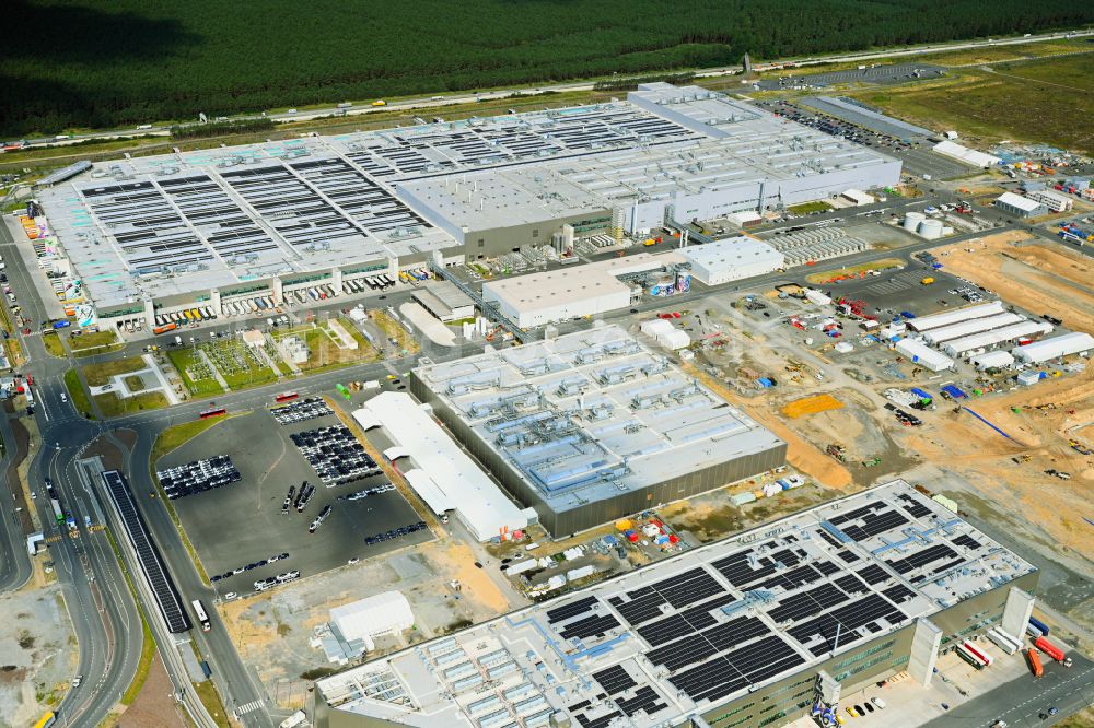 Luftaufnahme Grünheide (Mark) - Neubau der Tesla Gigafactory 4 im Ortsteil Freienbrink in Grünheide (Mark) im Bundesland Brandenburg, Deutschland