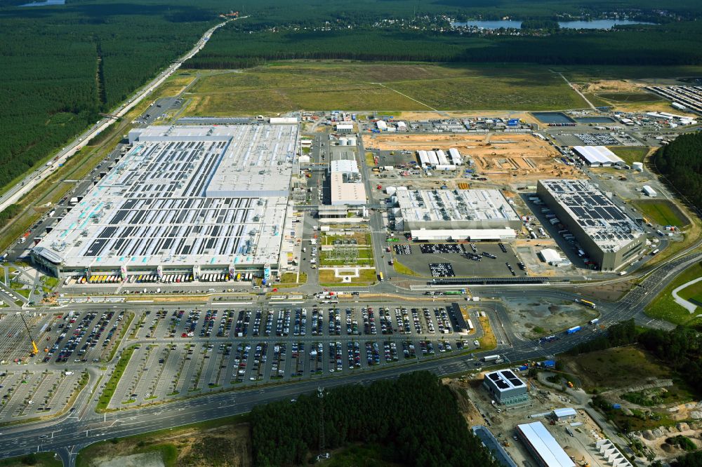 Grünheide (Mark) aus der Vogelperspektive: Neubau der Tesla Gigafactory 4 im Ortsteil Freienbrink in Grünheide (Mark) im Bundesland Brandenburg, Deutschland